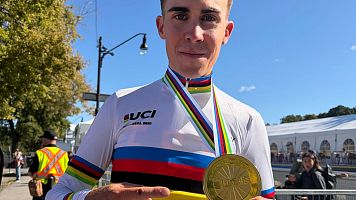 Benja Noval, campe�n del mundo j�nior de ciclismo en l�nea y contrarreloj.