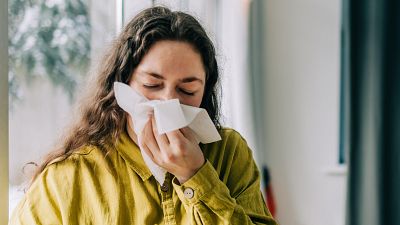 �Qu� hay detr�s del aumento de casos de covid? Los especialistas piden vacunar y mascarilla si hay s�ntomas