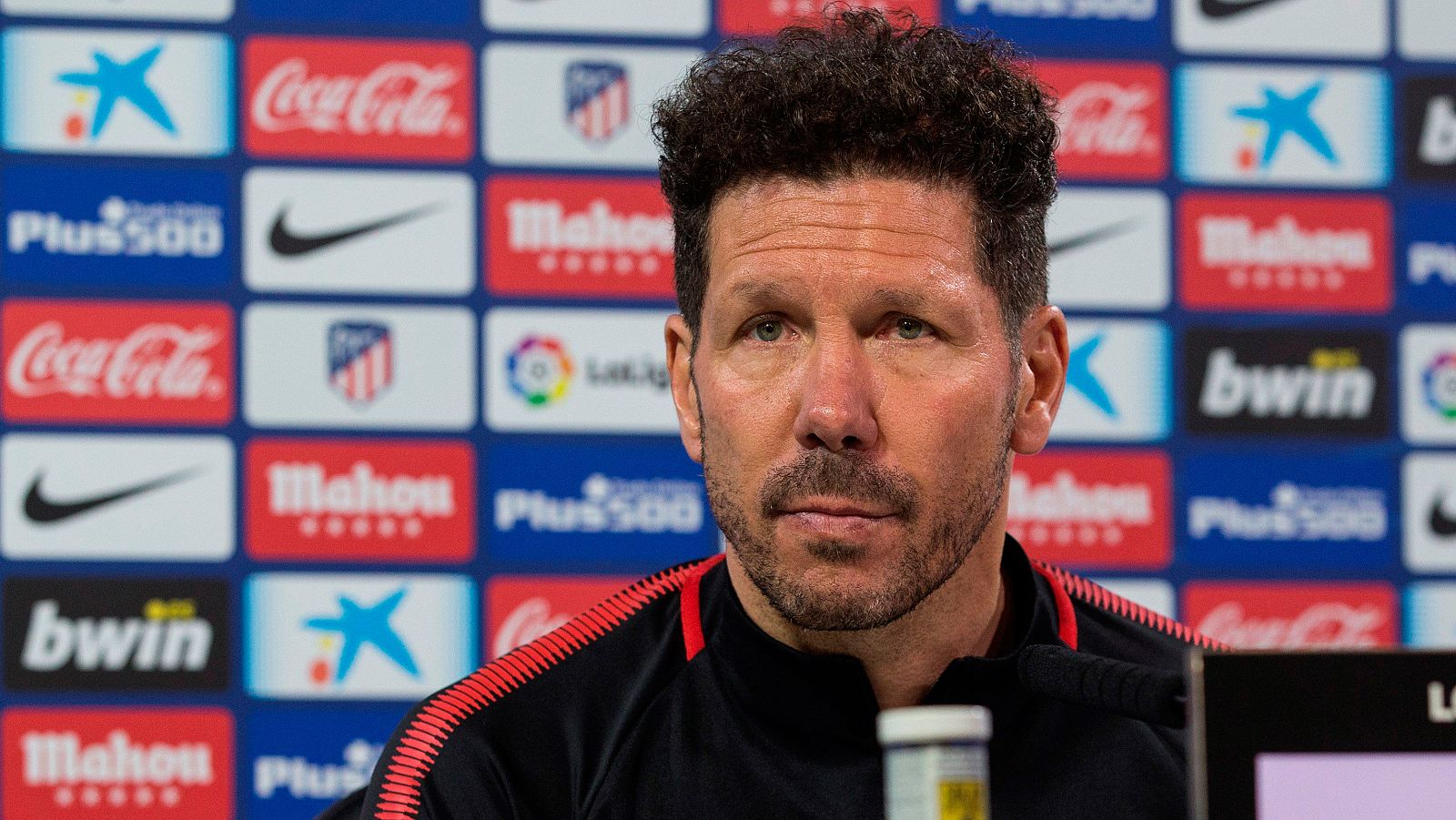 Simeone: "Me siento mal por la expulsión ante el Arsenal"