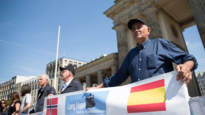 Marineros españoles se manifiestan en Berlín para reclamar a Noruega el pago de sus pensiones