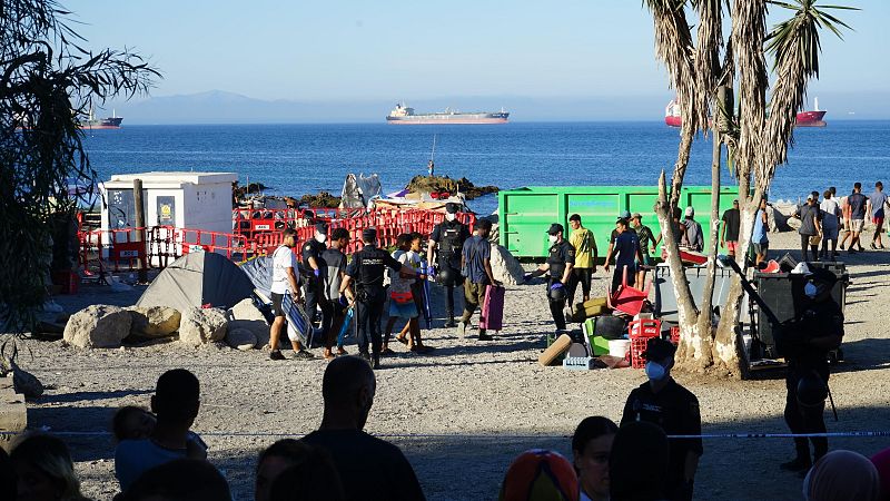 El Gobierno trabaja en un decreto que permita agilizar los plazos de devolución de los migrantes que siguen en Ceuta