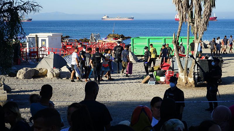 La Policía Nacional lleva a cabo una operación en Ceuta para filiar a menores migrantes