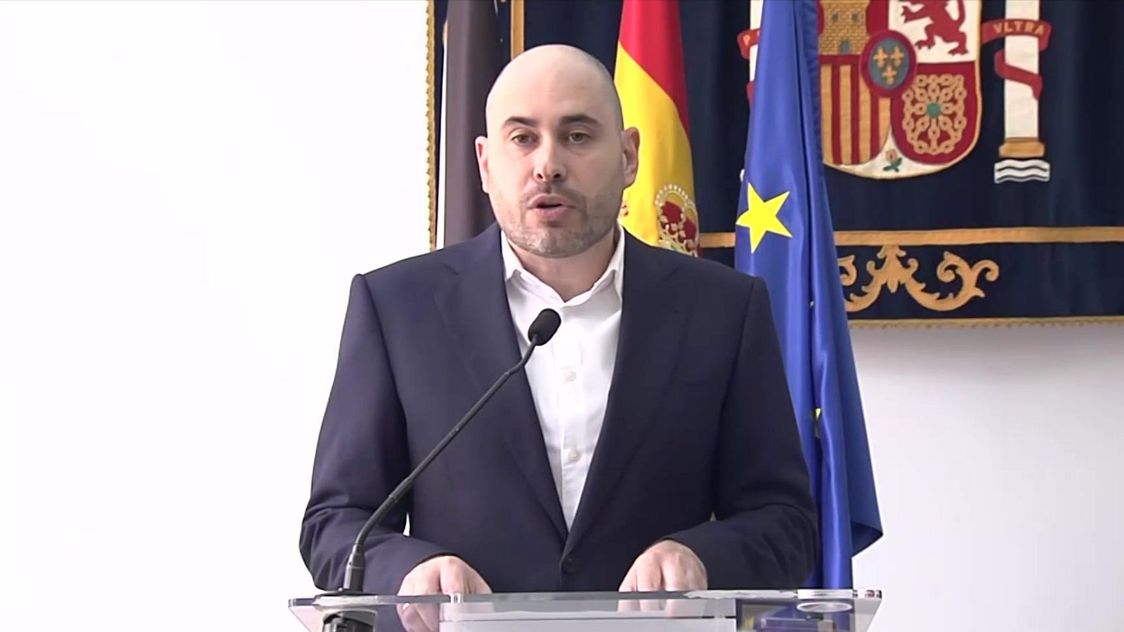 El hasta ahora delegado del Gobierno en Ceuta, Miguel Ángel Pérez Triano, durante una rueda de prensa.