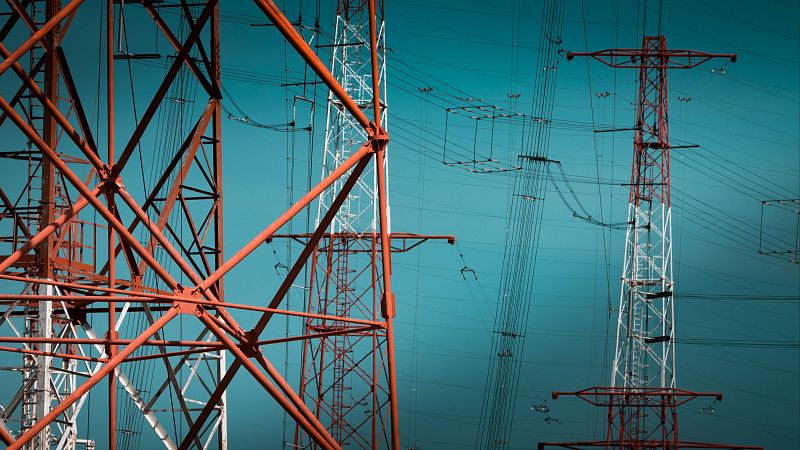 Bruselas pide reducir el consumo de luz y calefacción ante unas reservas de gas "excepcionalmente bajas"