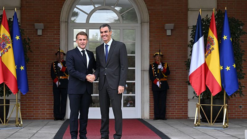 Sánchez pide disculpas a Macron después de que el Senado tumbara el Tratado de Amistad con Francia