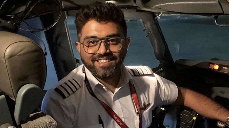 Un piloto apuñalado por otro y un pasajero que tomó los mandos del avión: qué pasó en el vuelo de Flydubai