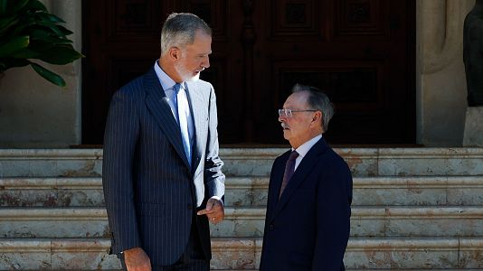El rey Felipe VI recibe al presidente ceut�, Juan Jes�s Vivas, en el Palacio de Marivent, en Palma de Mallorca.