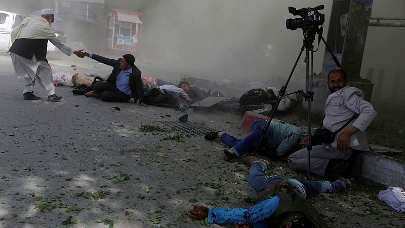 Tres ataques suicidas en Afganistán dejan casi 40 muertos, entre ellos once niños y nueve periodistas