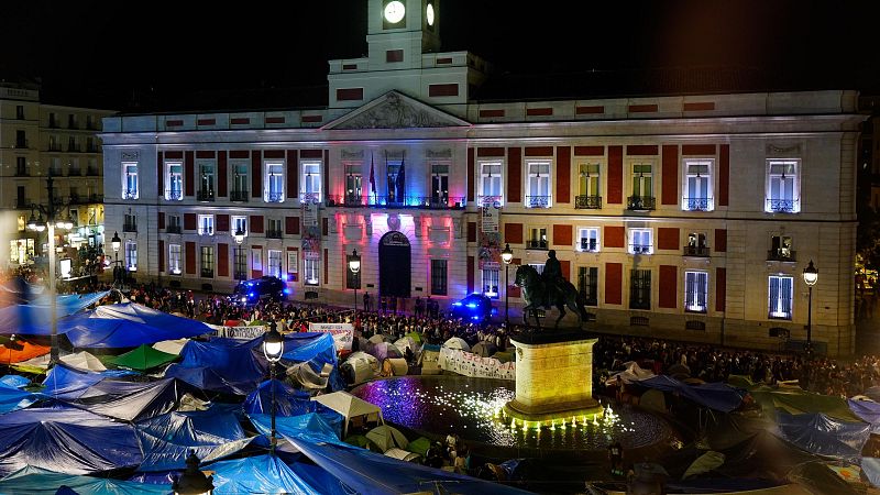 Última hora de la acampada en Sol y votación de los decretos, hoy en directo: El Gobierno tiende la mano a Junts in extremis y avisa: "Estamos a tiempo, ganamos o perdemos"
