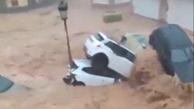 Una mujer de 102 a�os fallecida y 90 personas rescatadas en la riada de Madrigueras, Albacete