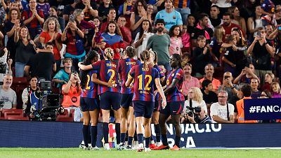Las jugadoras del FC Barcelona celebran un gol ante el Real Madrid en el 7-0