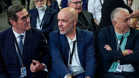Garamendi, �lvarez y Sordo en un acto en Madrid