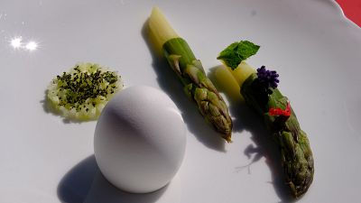 Receta de huevo relleno de pannacotta de queso con tartar de esp�rragos de MasterChef Celebrity Legends