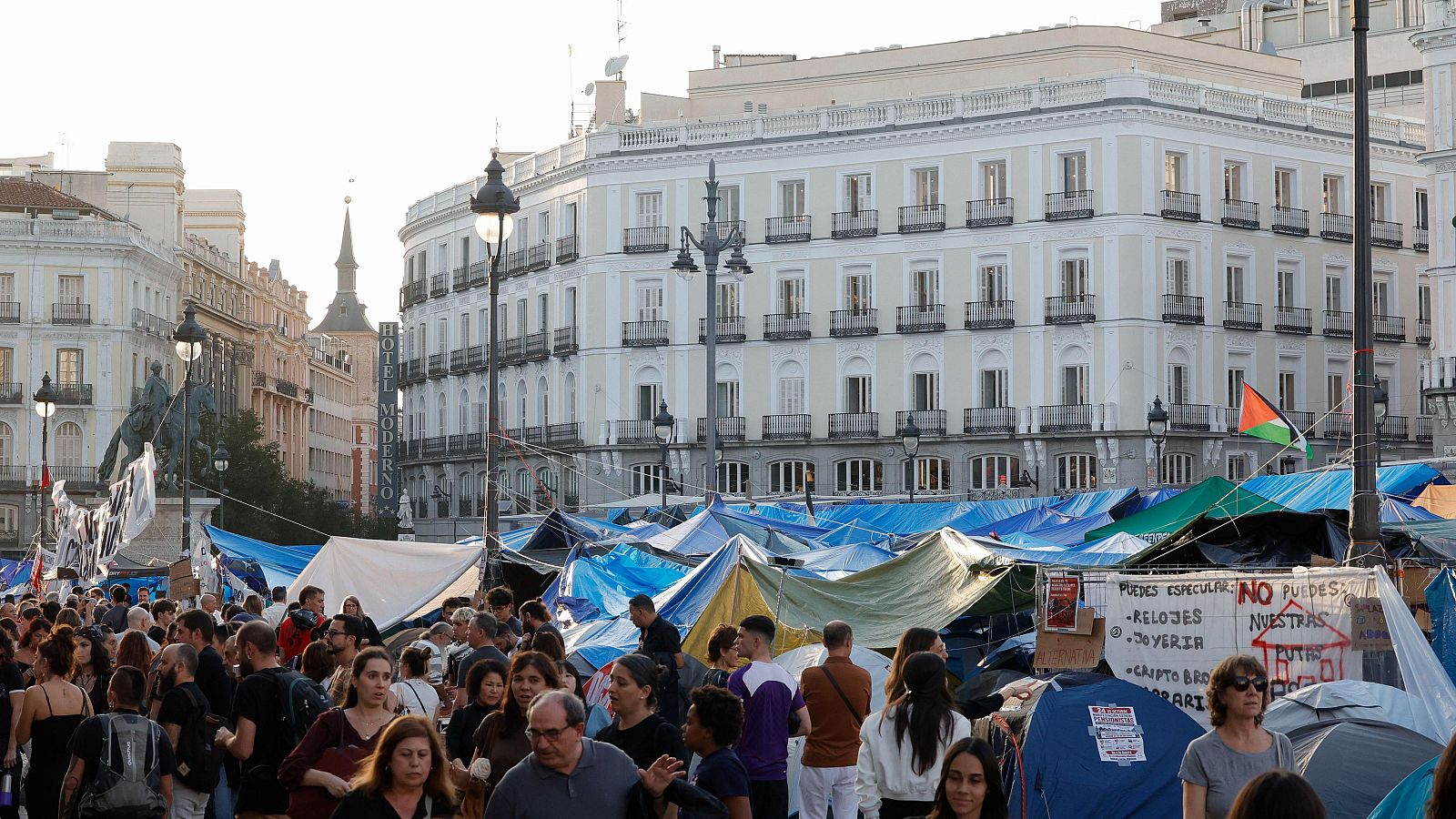 Vista de la acampada de la Puerta del Sol