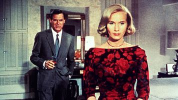 La actriz Eva Marie Saint interpretando a Eve Kendall en 'Con la muerte en los talones' junto a Cary Grant
