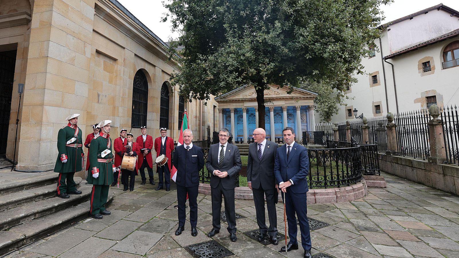 Los lehendakaris Pradales, Ibarretxe, López y Urkullu han participado en el homenaje a Agirre