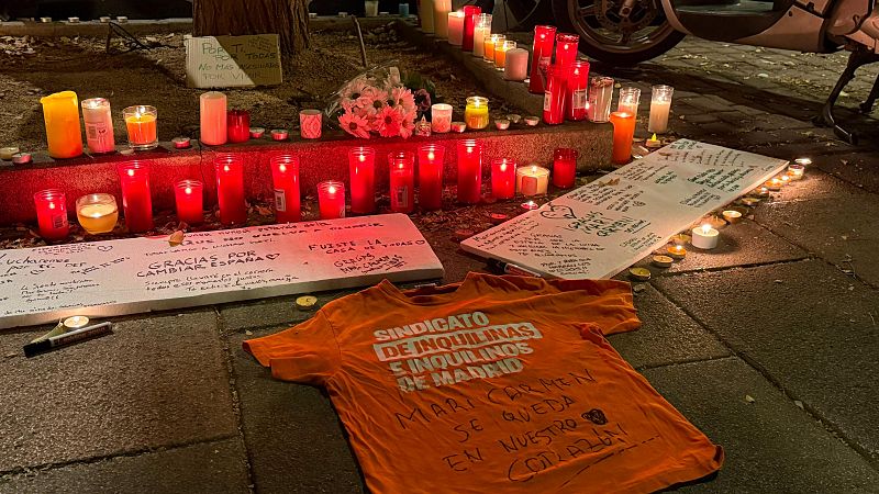 El portal de Maricarmen se llena de vecinos