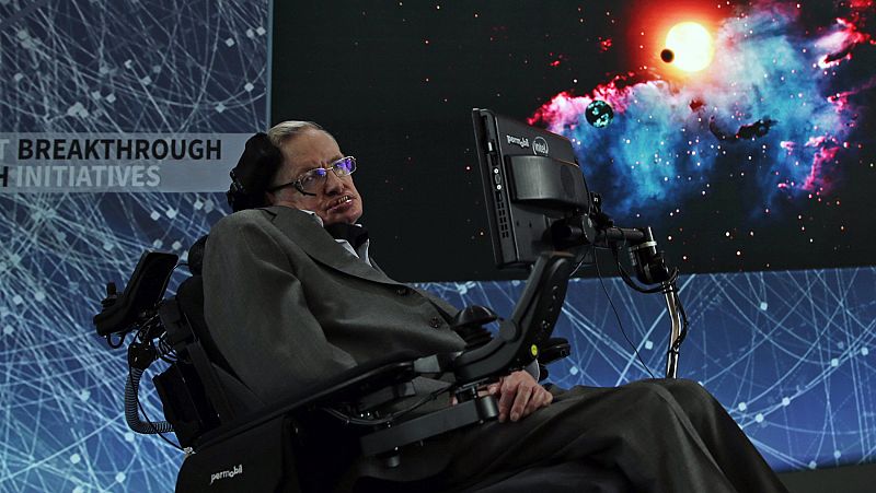 La última teoría de Stephen Hawking: hay otros universos similares al nuestro y no infinitos