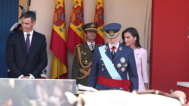 Desfile del 12 de octubre, en directo hoy: los reyes presiden los actos de la Fiesta Nacional marcados por la precampaña electoral