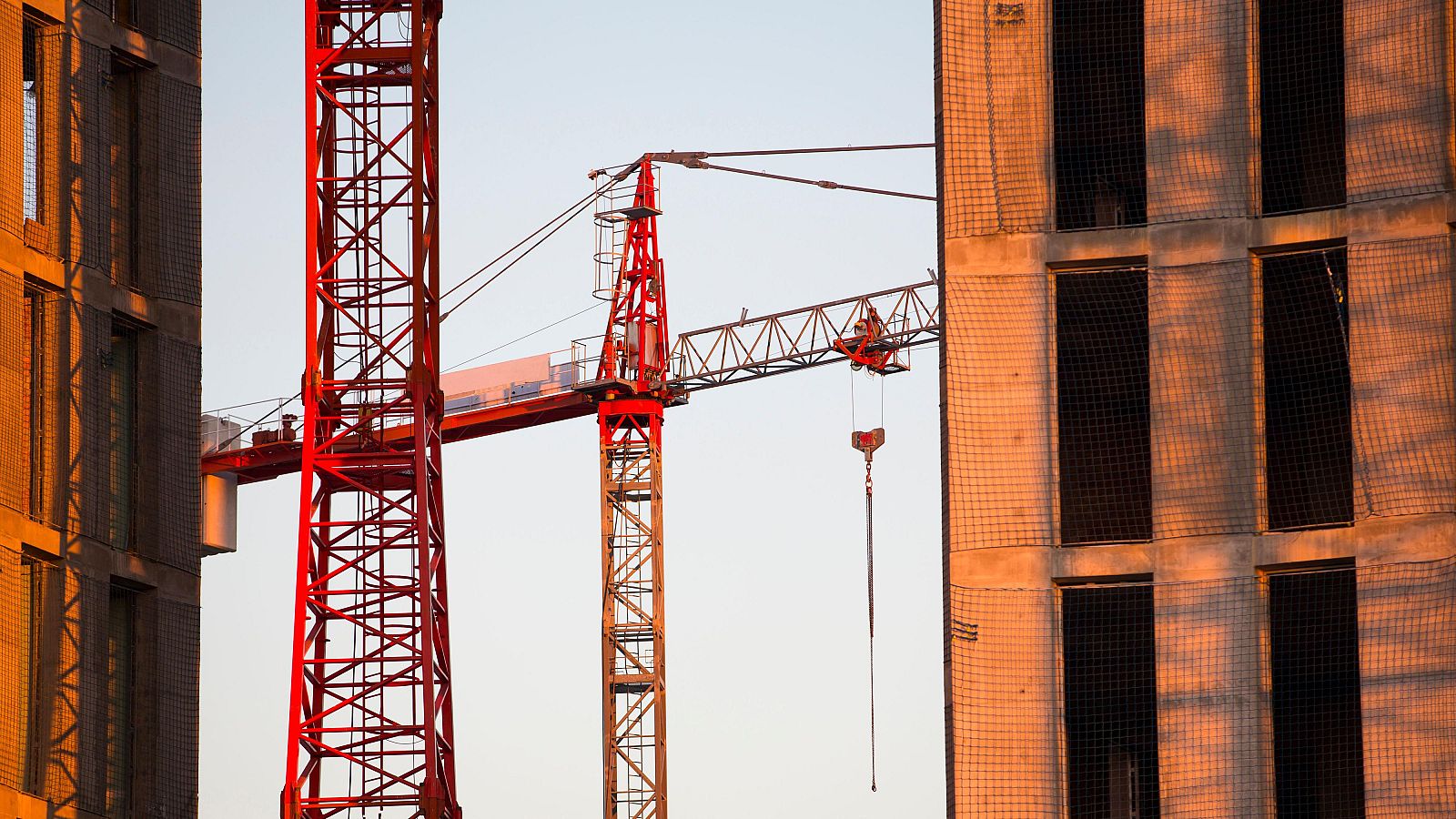 El Banco de España avisa: la construcción de vivienda no despega por la burocracia y la falta de mano de obra y suelo
