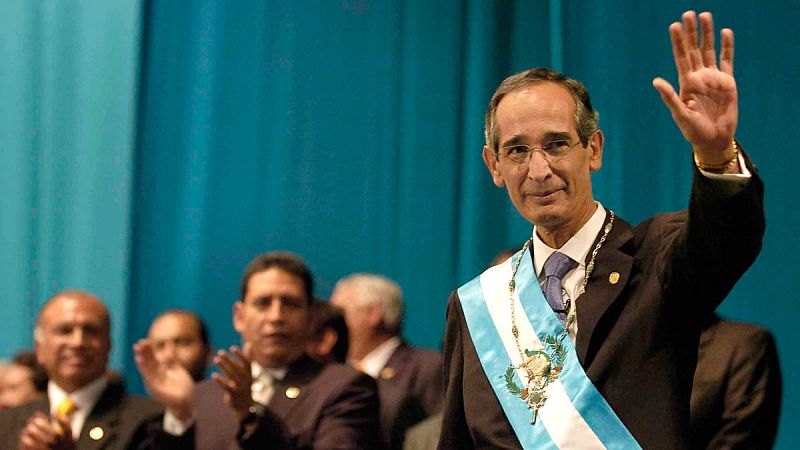Un juez libera bajo fianza de 114.000 euros al expresidente de Guatemala Alvaro Colom