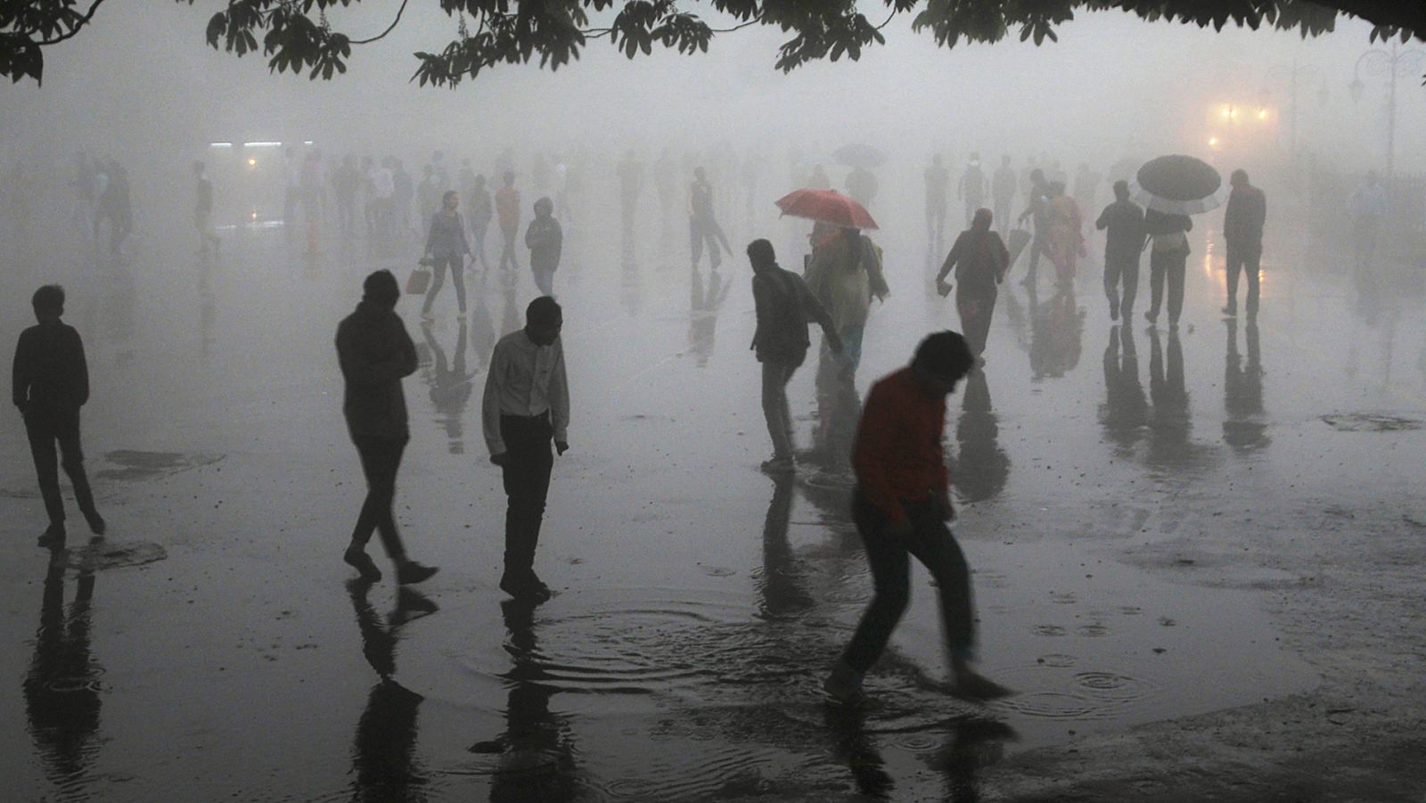 Alrededor de un centenar de muertos y 400 heridos por tormentas en el norte de la India
