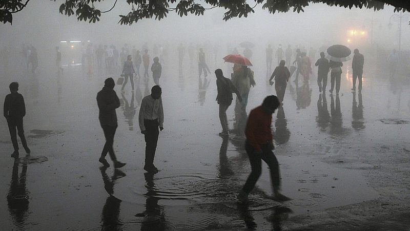 Al menos un centenar de muertos y 410 heridos por tormentas en el norte de la India