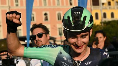 Monumental estreno de Paul Seixas en el Giro de Lombard�a con un brillante Enric Mas subiendo al podio segundo