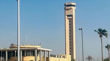 Torre de control de tr�fico a�reo en el aeropuerto internacional Rey Khalid en Riad