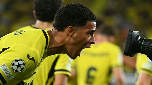 Santiago Mourino celebra el gol que supuso el 2-1 en el partido de UEFA Champions League entre Villarreal CF y SSC Napoli.