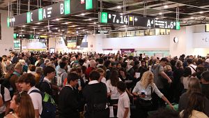 Tren de alta velocidad en la estaci�n de Madrid Chamart�n