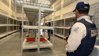 Costa Rica se suma al furor por las 'megacárceles' en América Latina: "Se convierten en universidades del crimen"