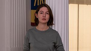La escritora irlandesa Sally Rooney.