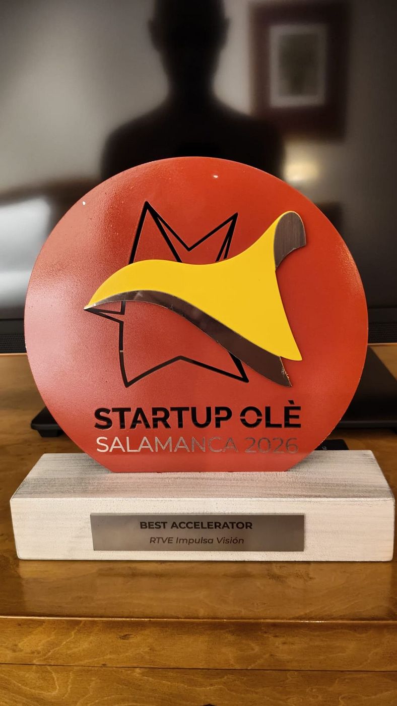 Impulsa Visión RTVE recibe el premio a la mejor aceleradora de 2026 en la feria del emprendimiento Startup Olé, en Salamanca