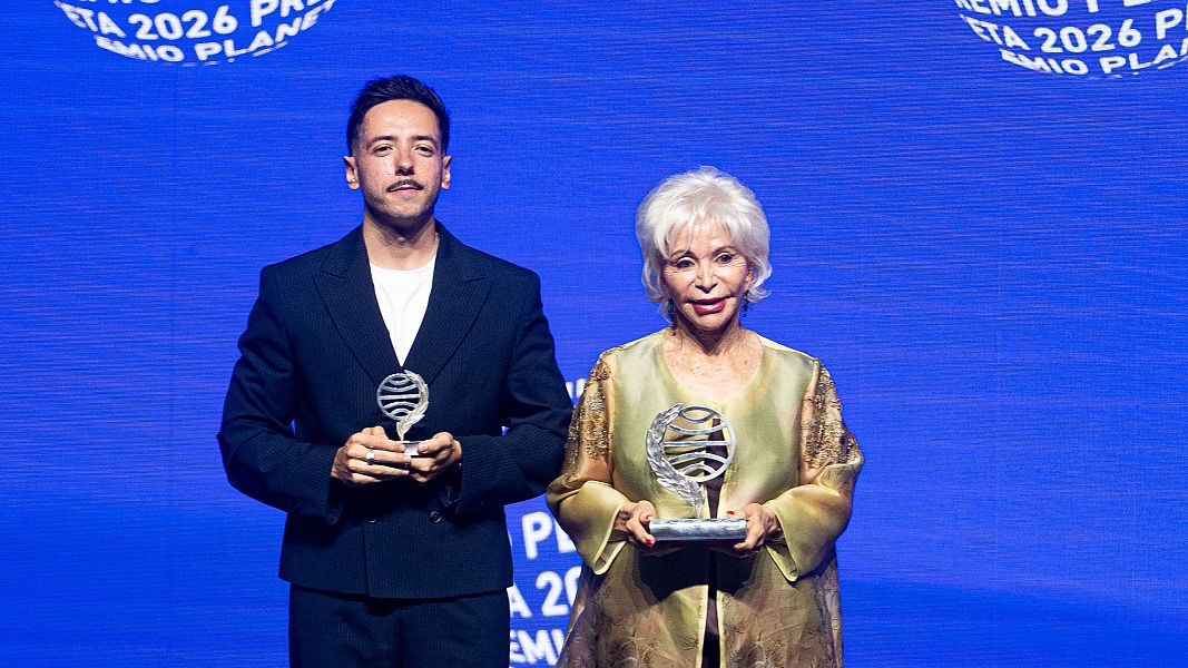 L'escriptora Isabel Allende guanya el 75 Premi Planeta amb 'L'hora abans de l'alba' i l'escriptor Sergio Hern�ndez finalista del 75 Premi Planeta