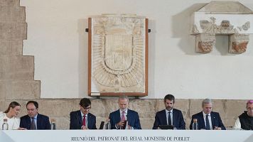 Felip VI en la trobada de Poblet envoltat dels presidents de Catalunya, l'Arag�, Val�ncia i les Balears