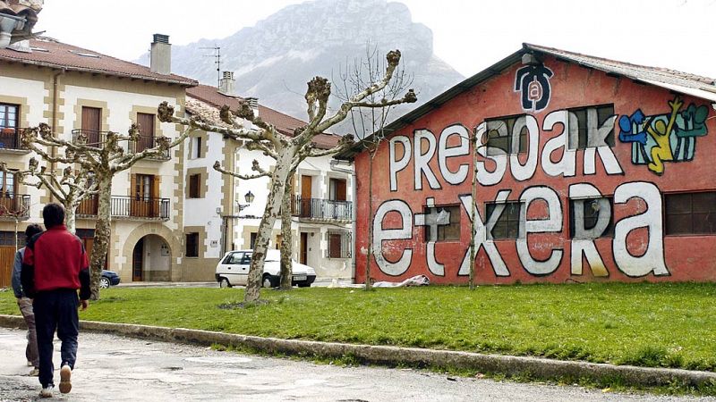 Dispersión o acercamiento de los presos de ETA, el debate abierto tras el fin de la banda