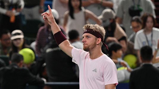 Alejandro Davidovich celebra su victoria ante Zverev en el M1000 de Shangh�i