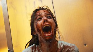 Escena del film de 'body horror' 'Sanguine', de Marion Le Corroller