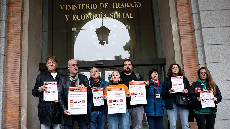 Los sindicatos registran en el Ministerio de Trabajo la huelga general del 11N y la CEOE anuncia que la impugnará