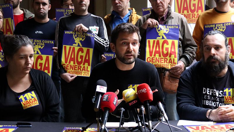 Estudiants i sindicats ocupen l'edifici hist�ric de la UB per preparar la vaga general de l'11 de novembre