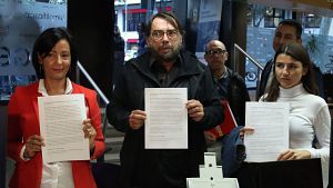 La secret�ria general de CCOO de Catalunya, Bel�n L�pez; el secretari general de la UGT de Catalunya, Camil Ros, i la portaveu del Sindicat de Llogateres, Carme Arcarazo, registren de la vaga general de l'11-N a la seu del Departament de Treball