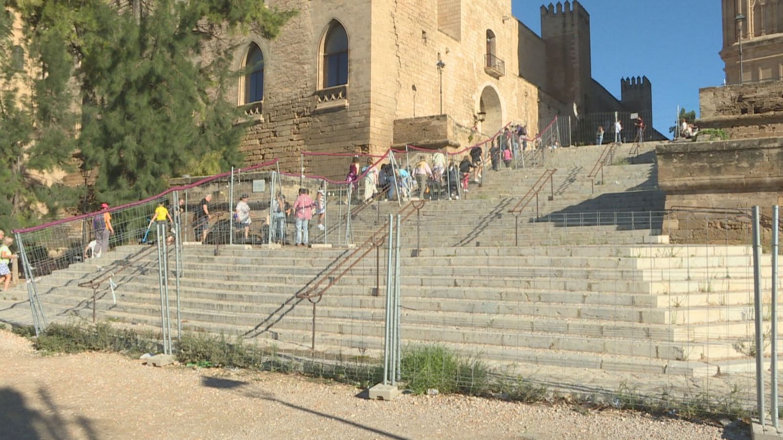 Milers de persones transiten cada dia per aquest espai declarat Bé d'Interès Cultural.