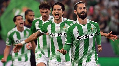 El Betis reduce al Feyenoord por la m�nima en La Cartuja y mantiene el pleno en Champions