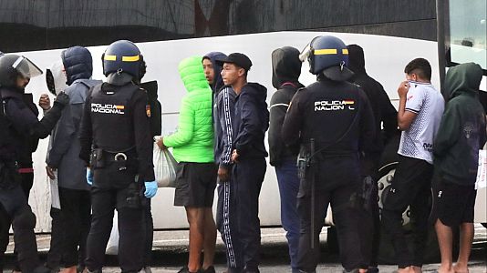 La Polic�a localiza a 74 migrantes hacinados en un piso de Ceuta.