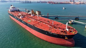 El petr�leo se mantiene por encima de los 110 d�lares por barril de brent y las bolsas europeas contienen la respiraci�n