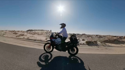 Charly Sinewan sigue el tren del hierro por el desierto de Mauritania en 'Sin Plan'