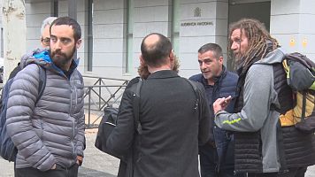 Alguns del CDR davant de la seu de l'Audi�ncia Nacional a Madrid