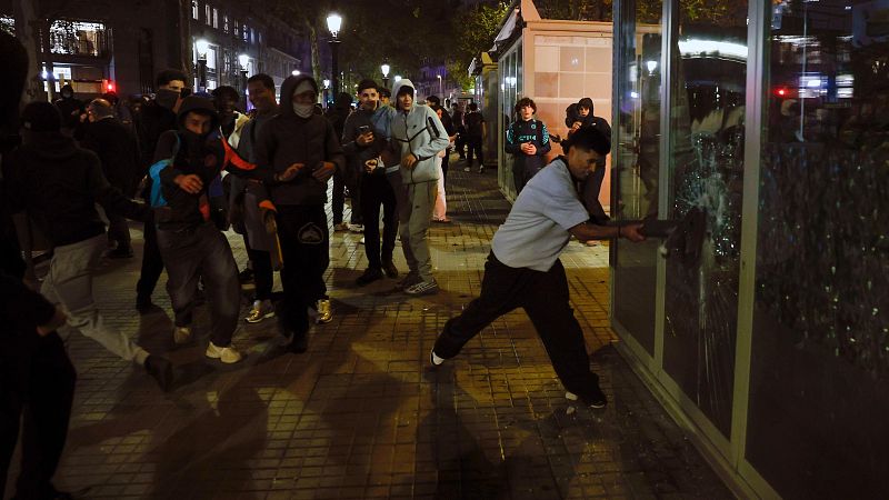 M�s de 120 detenidos y 14 agentes heridos tras los disturbios en el centro de Barcelona