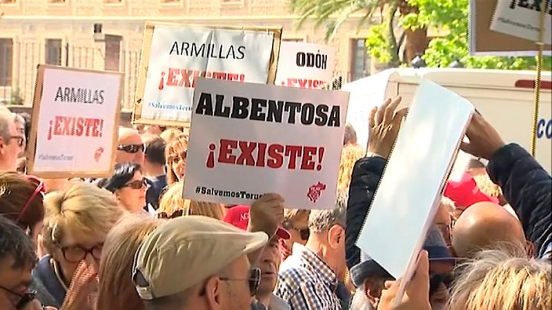 Miles de personas reclaman inversiones y medidas contra la despoblacin bajo el lema 'Salvemos Teruel'